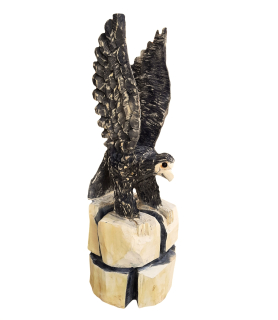 Dřevěná socha orla